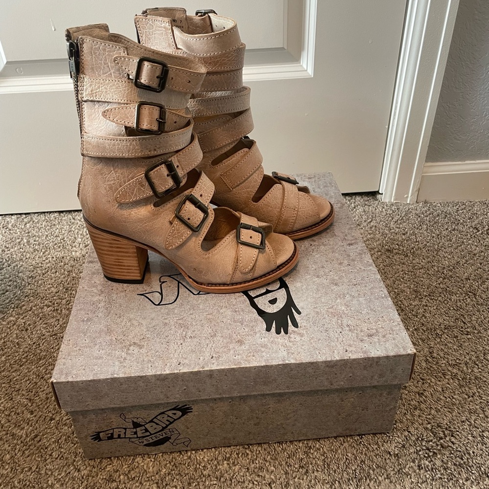 Bond: Freebird Women's Beige Buckle Strap Heeled Boots